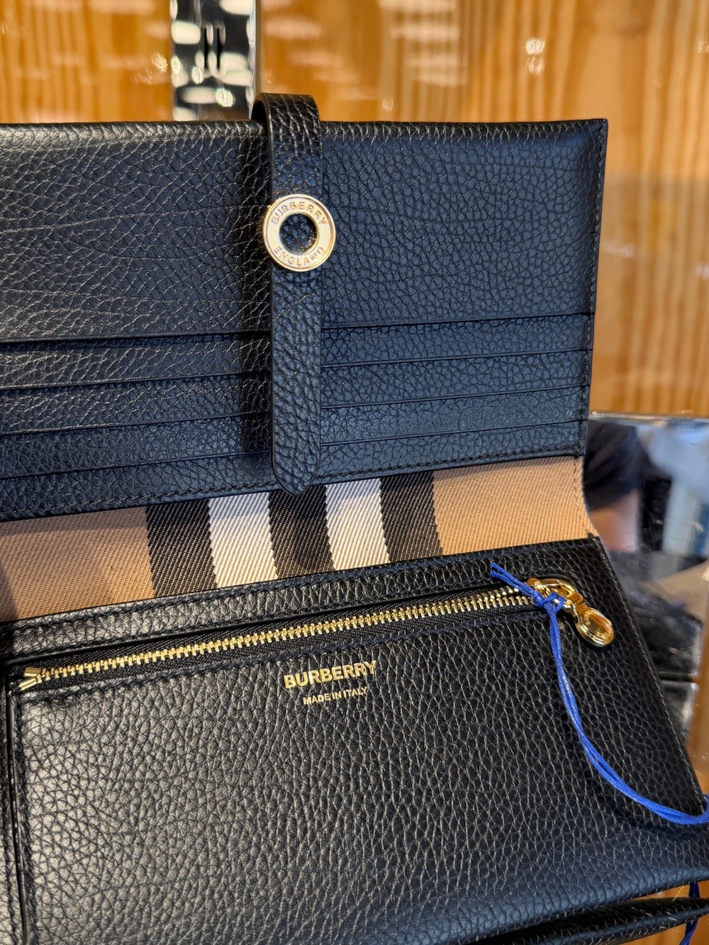 Burberry Black Leather Wallet with Gold Button Closure new - Picture 3 of 5